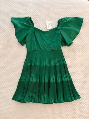 Shoe Fly Emerald Green Tiered Pleated Midi Dress